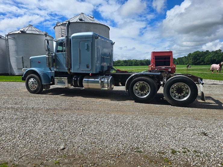 2013-peterbilt-388-image-10