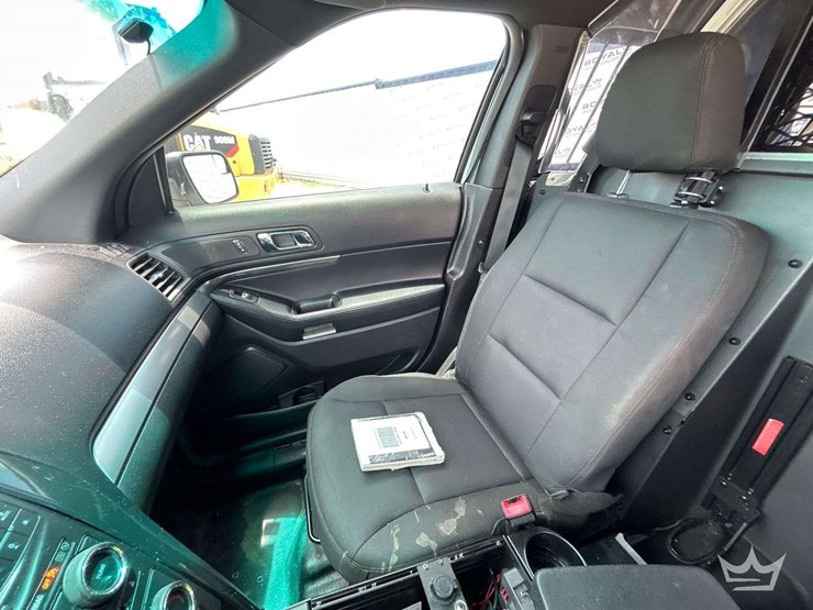 2018-ford-explorer-image-15