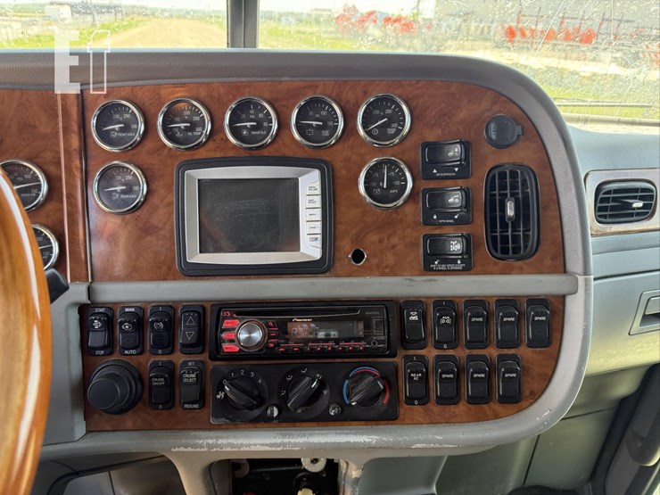 2009-peterbilt-386-image-48