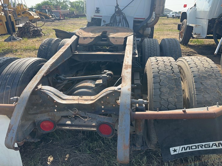 2000-mack-ch613-image-37