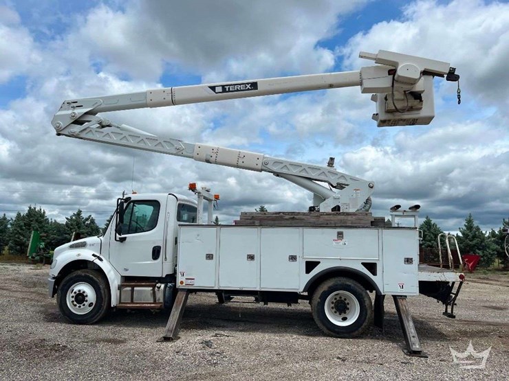 2015-freightliner-m2-106-image-1