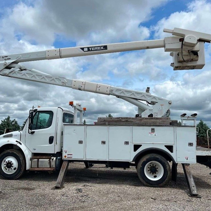 2015 FREIGHTLINER M2 106