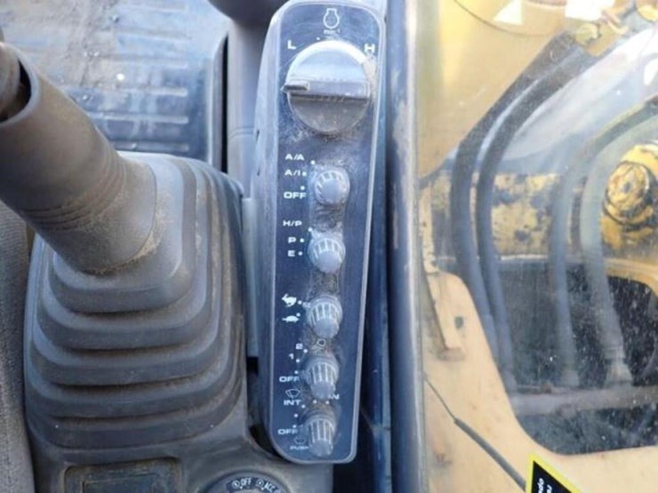 2004-deere-270c-lc-image-14