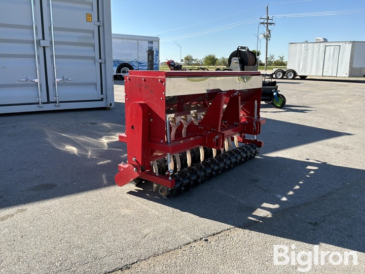 2025-massey-ferguson-730-image-3