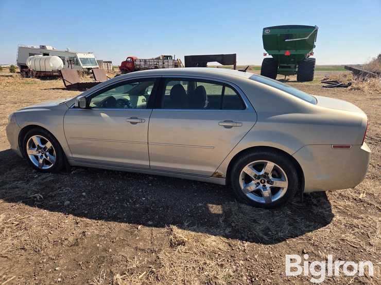 2010-chevrolet-malibu-car-image-8