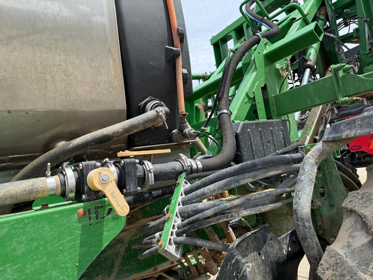 2016-john-deere-r4038-image-36