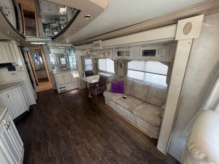 2003-gulfstream-motorhome-with-(4)-slideouts-cummins-diesel-pusher,-allison-automatic-image-21