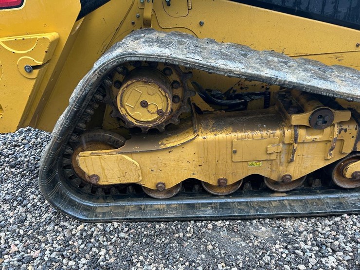 2022-caterpillar-259d3-image-13