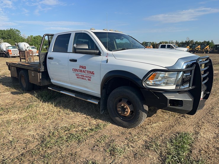 2014-dodge-3500-image-2