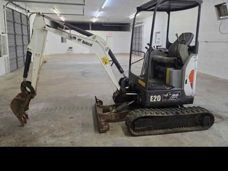 2016-bobcat-e20-image-1