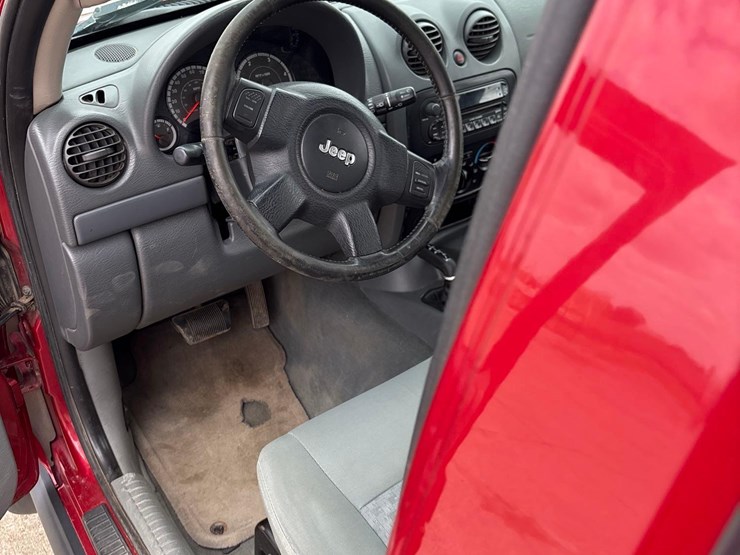 2005-jeep-liberty-sport-image-25