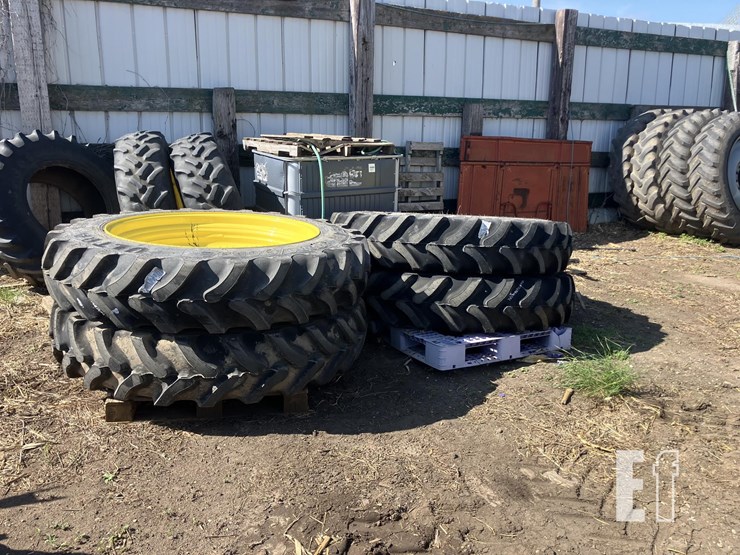 john-deere-412-image-1