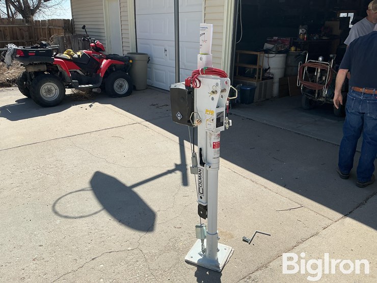 strong-arm-p10-dc-electric-winch-on-coleman-crane-image-1