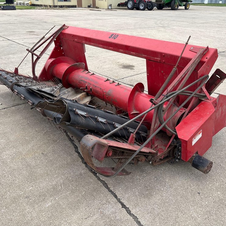 INTERNATIONAL 810