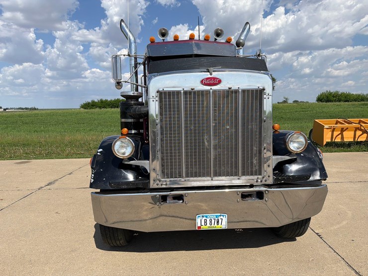 1981-peterbilt-359-image-2