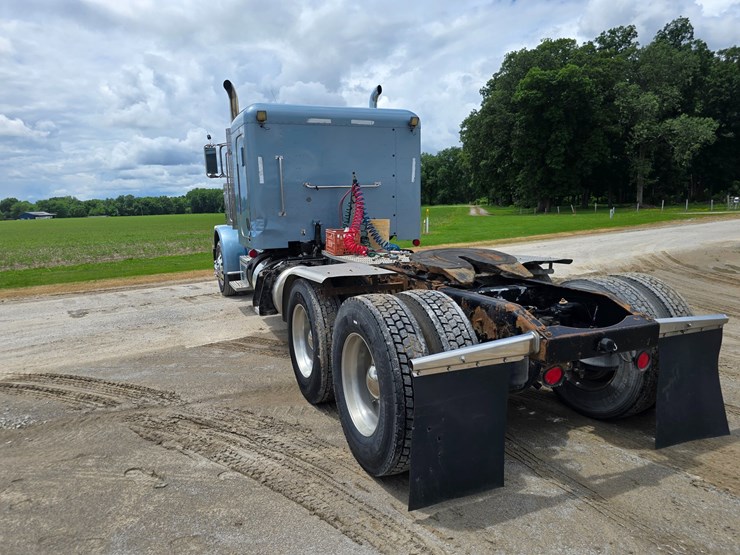 2013-peterbilt-388-image-14