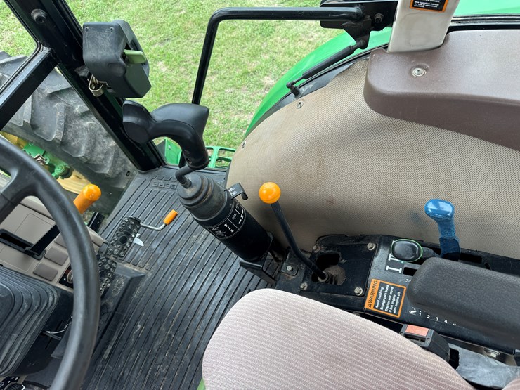 2012-john-deere-6115d-image-9