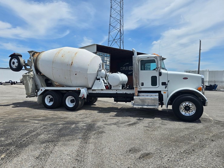 2014-peterbilt-365-image-37