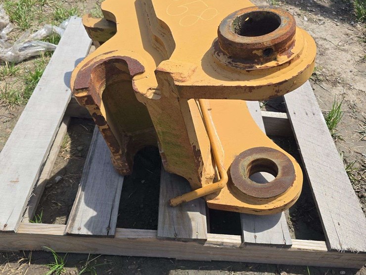 caterpillar-320-image-4