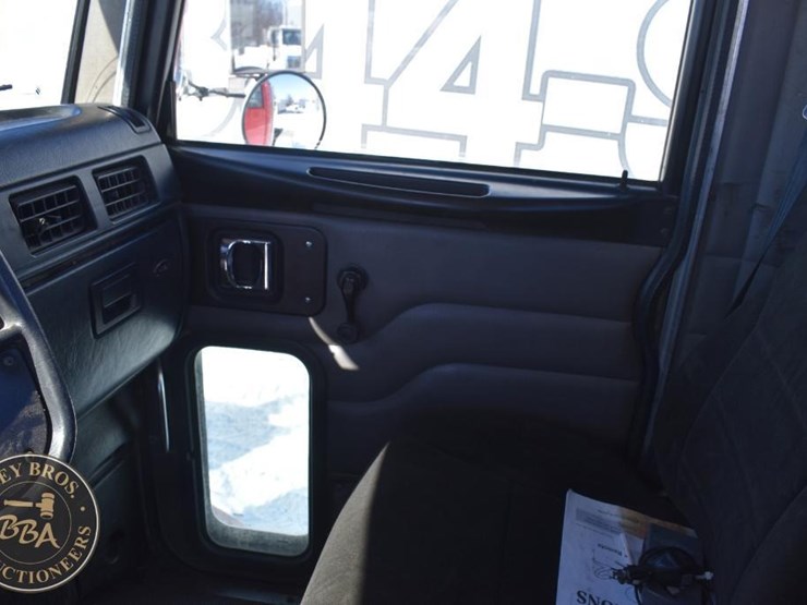 2005-peterbilt-385-image-91