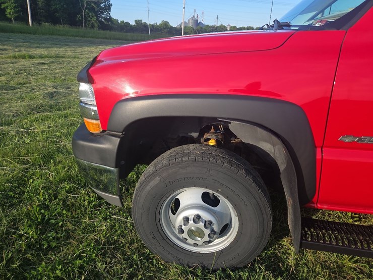 2001-chevrolet-3500-regular-cab-dually-flatbed-pickup-image-7