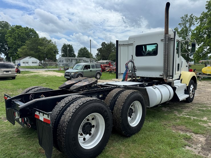 2012-kenworth-t800-image-3