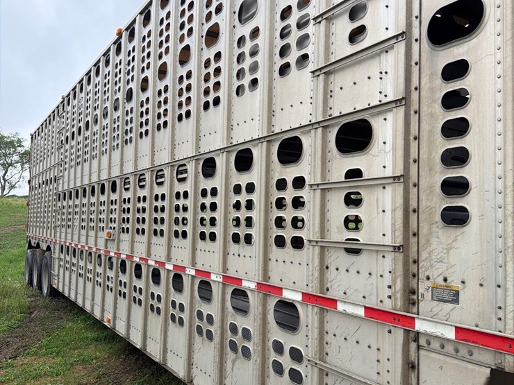 2001-wilson-livestock-trailer-image-24