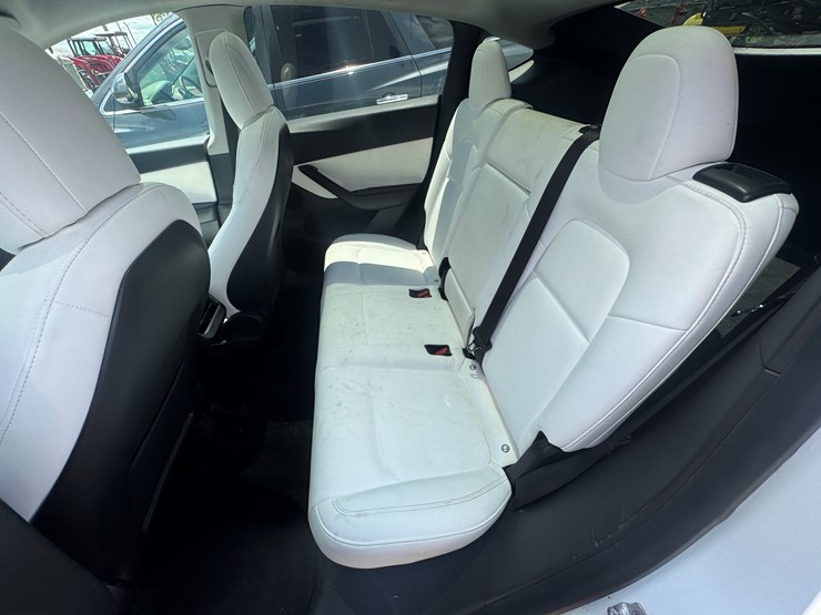 2021-tesla-model-y-4-door-sedan-ev-105,771-miles-showing---5yjygded1mf123170-image-6