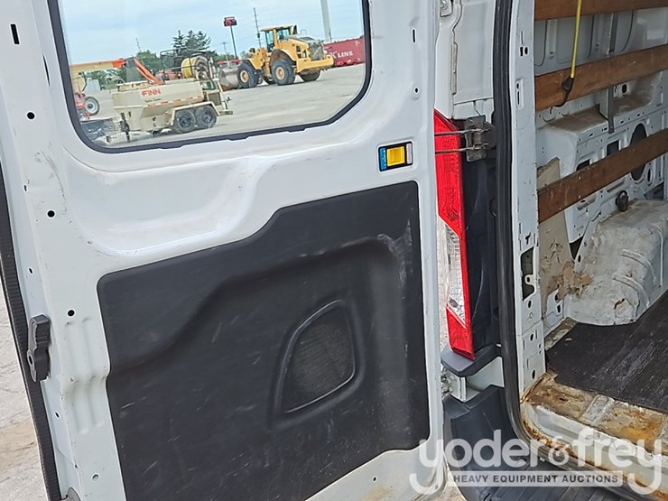 2015-ford-transit-image-12