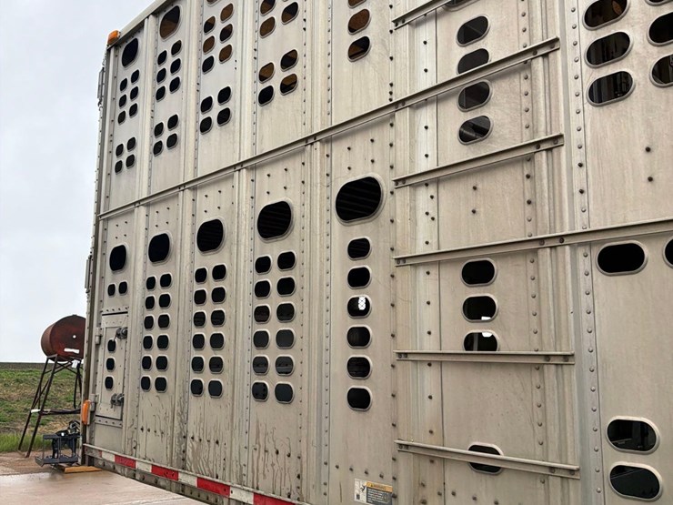 2001-wilson-livestock-trailer-image-14
