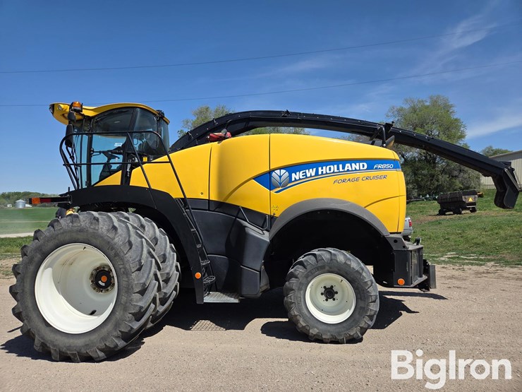2016-new-holland-fr850-image-8