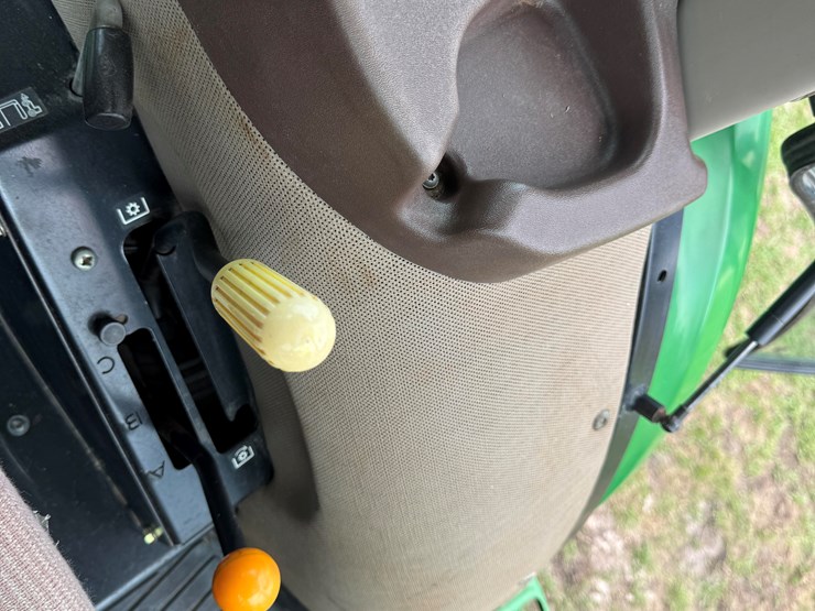 2012-john-deere-6115d-image-10
