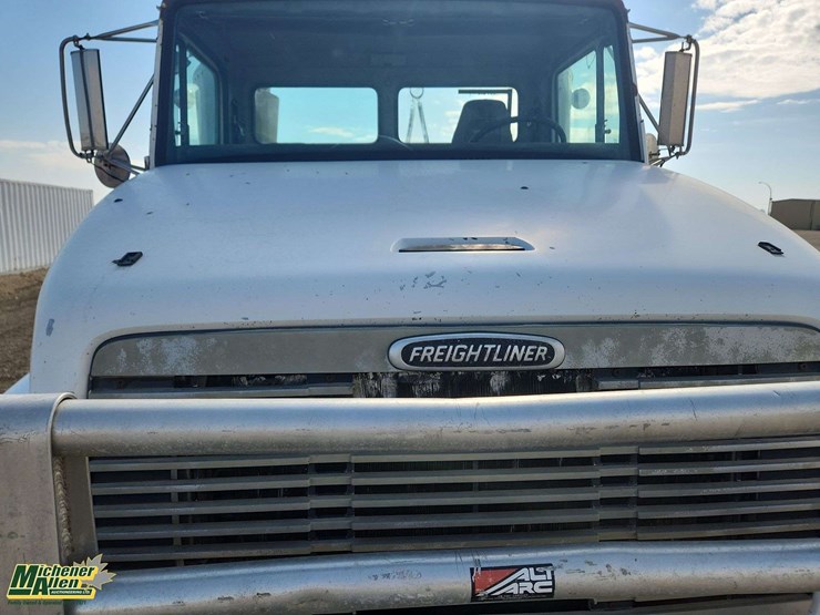 2000-freightliner-fl112-image-33