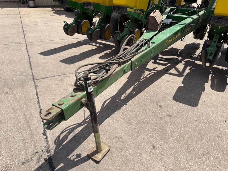 john-deere-7200-image-12