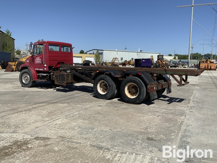 2000-freightliner-fl80-image-7
