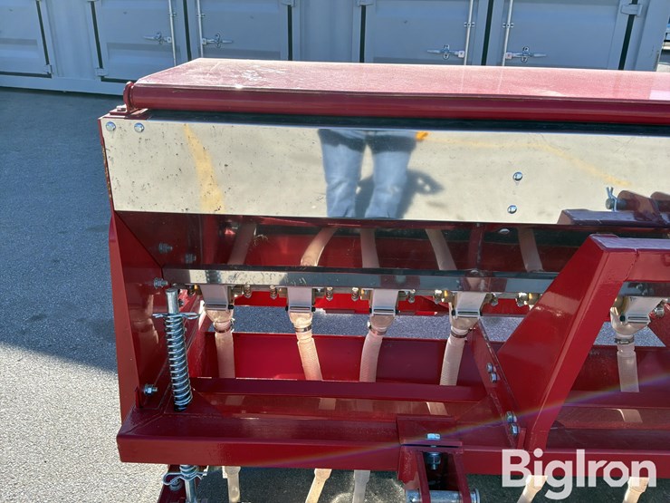 2025-massey-ferguson-730-image-17