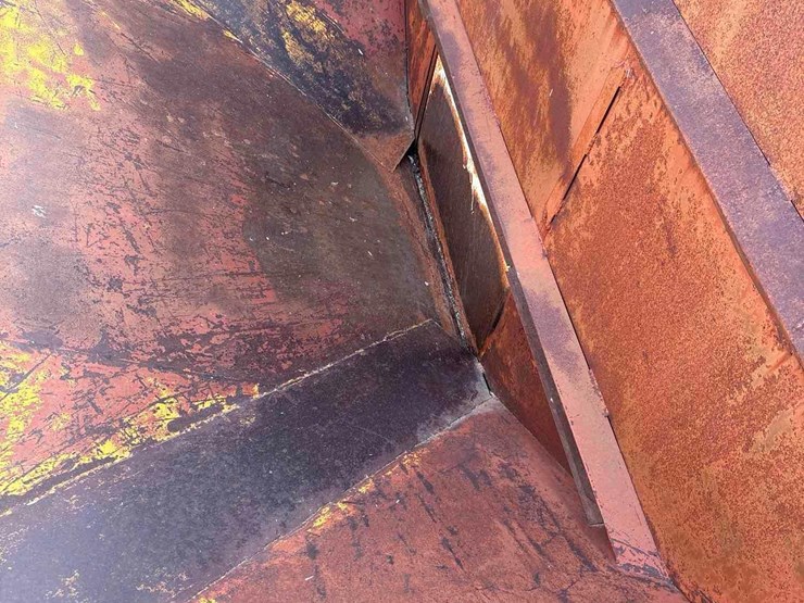 lundell-350-bushel-gravity-wagon-image-22