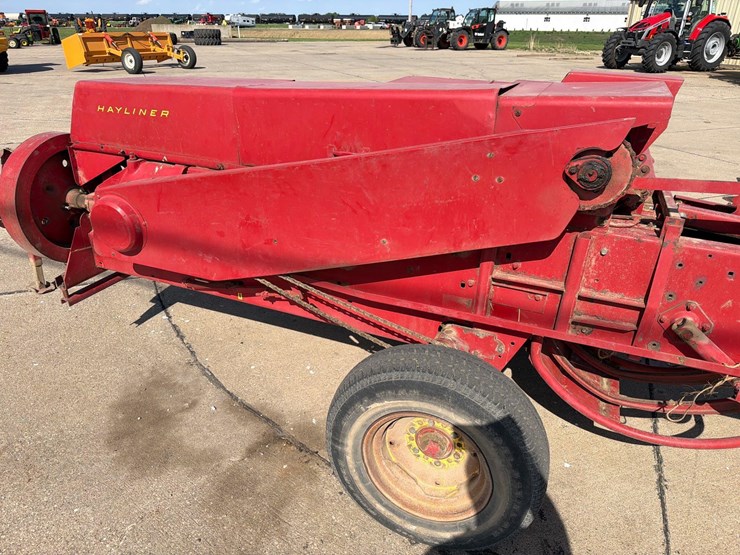new-holland-275-image-25
