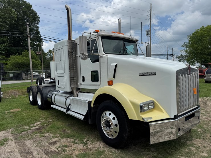 2012-kenworth-t800-image-2