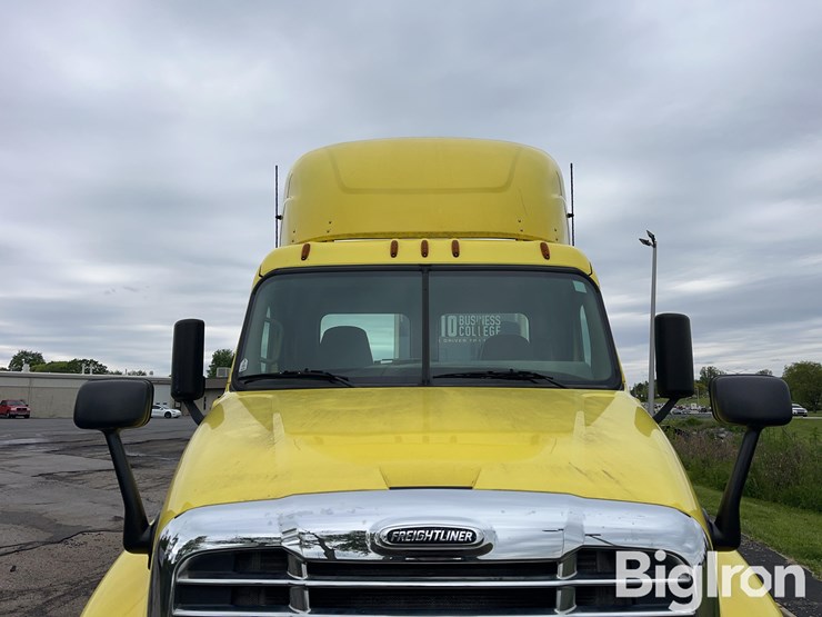 2016-freightliner-cascadia-125-image-15