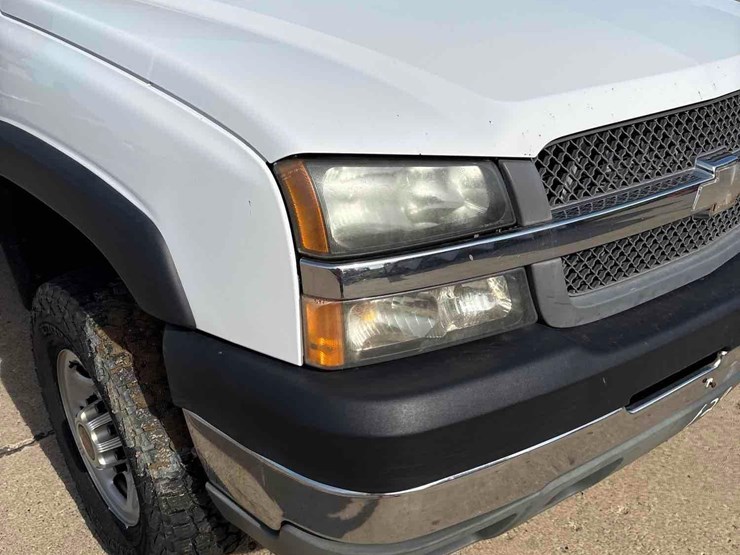2004-chevrolet-2500hd-image-19