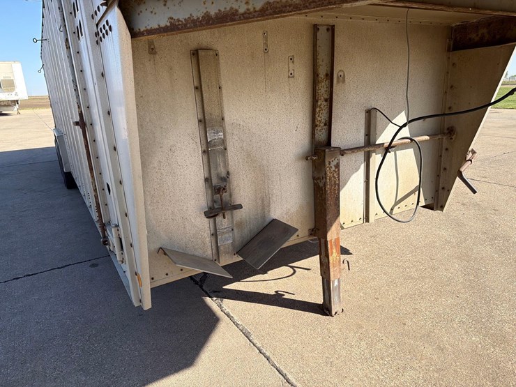 1992-wilson-livestock-trailer-image-16
