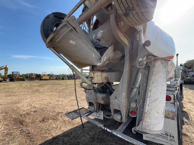 2001-mack-rd690s-image-15