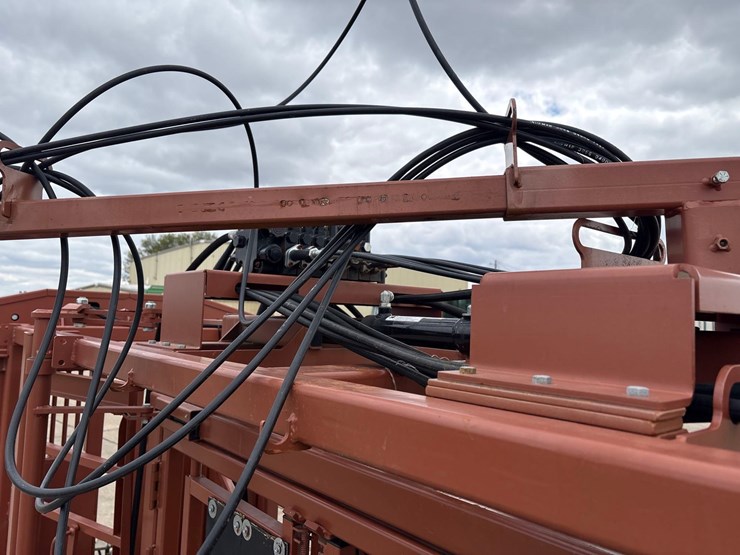 lakeside-11ft-hydraulic-squeeze-chute-image-19