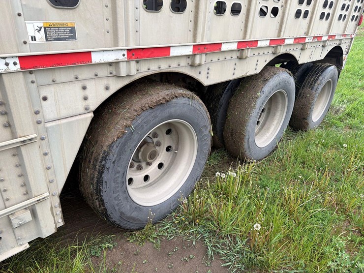 2001-wilson-livestock-trailer-image-11