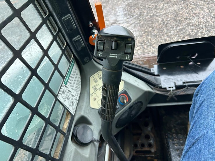 2017-bobcat-s550-image-23