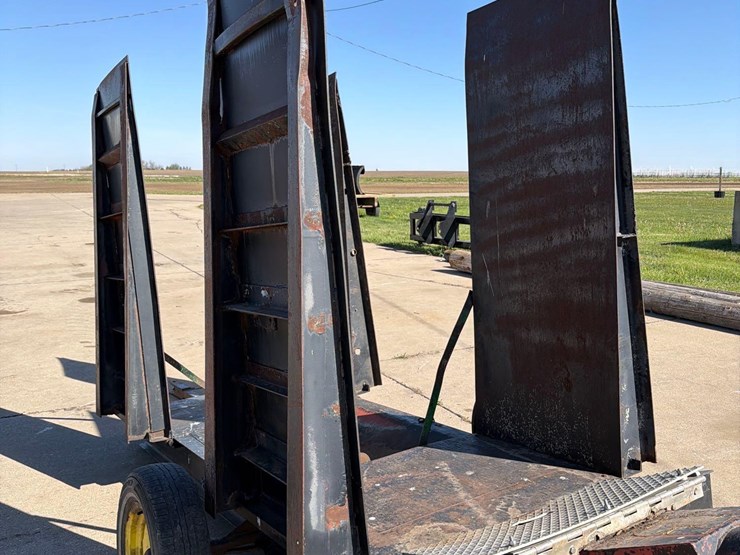 driver-over-hopper-with-unload-auger-image-22