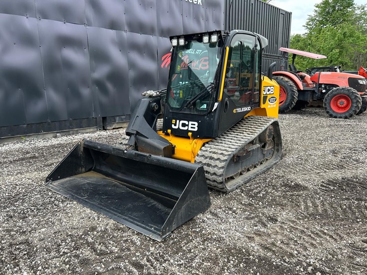2023-jcb-3ts-8t-image-8