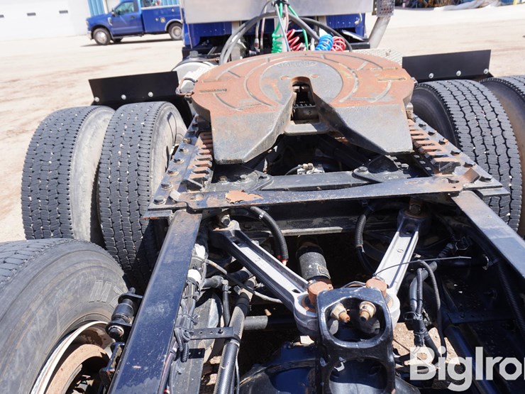 2013-kenworth-t800-image-13