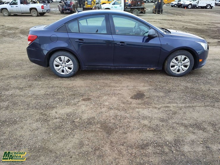2014-chevrolet-cruze-2ls-4dr-sedan-image-8